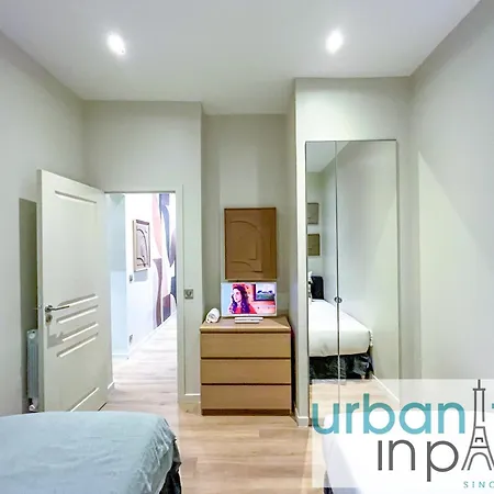 Apartment Urban Flat 63 - 3 Bedrooms Flat Champs-elysees Mermoz